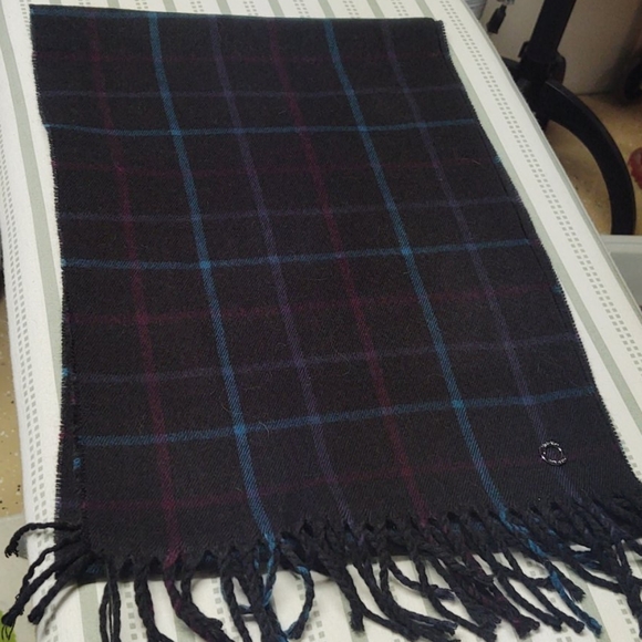 HP!!🥳🥳❤️Calvin Klein Scarf - Picture 4 of 4